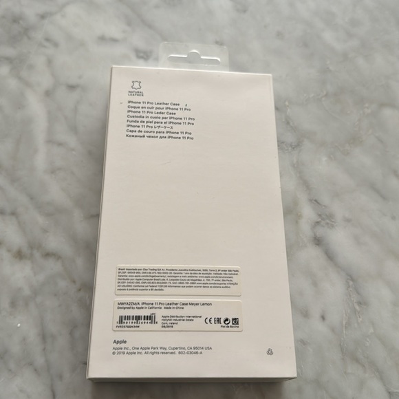 NYT Apple iPhone 11 Pro Leather case - Picture 2 of 3